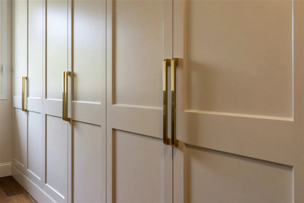 Woking door — Plain Shaker family wardrobe door