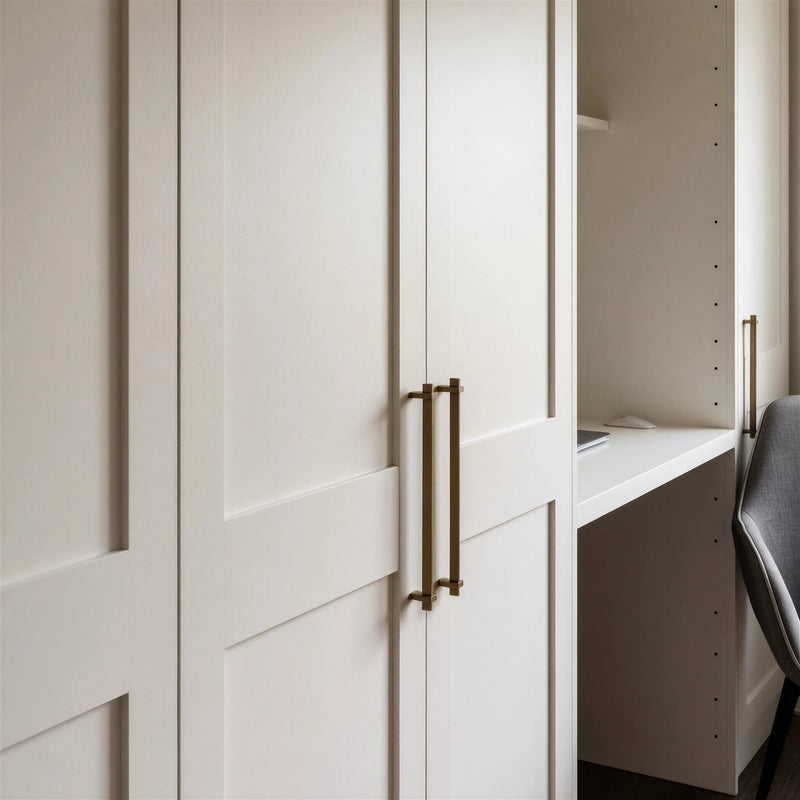 Lined Shaker Basel door — detail